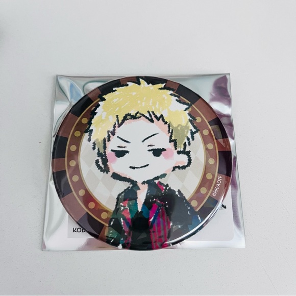Attack on Titan Reiner Braun Casino Dealer ver. Hologram Tin Badge - Picture 2 of 4